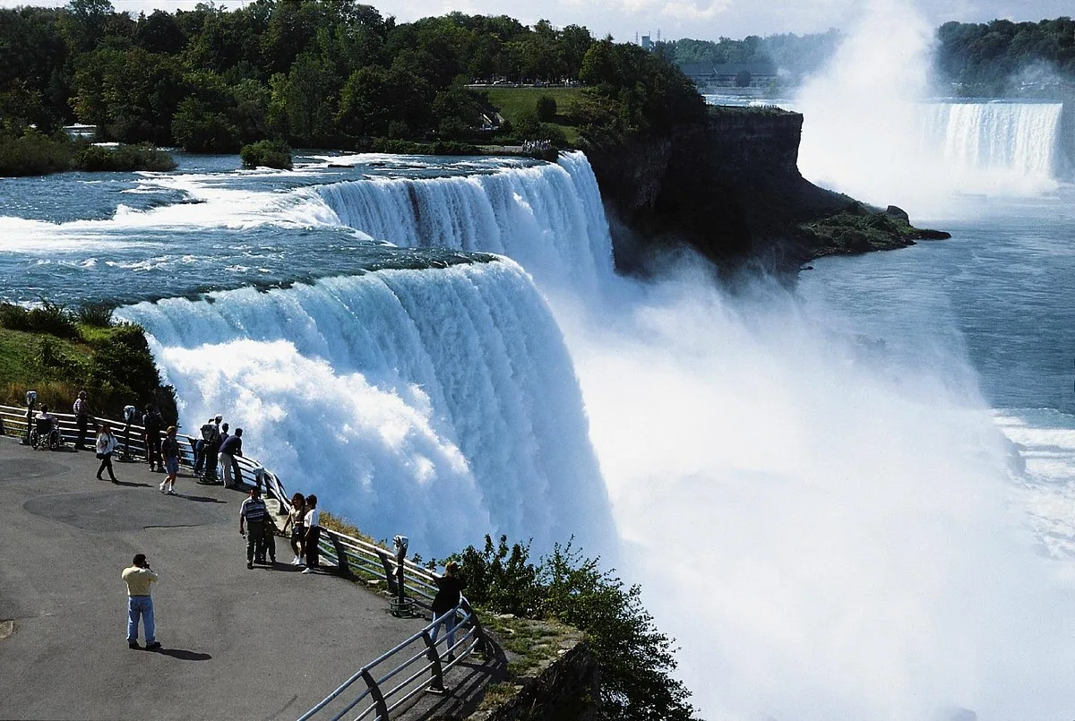 The American Falls and the Horseshoe across the Niagara gorge